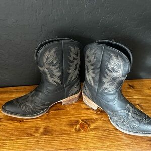Women’s shorty black cowboy boots by Roper